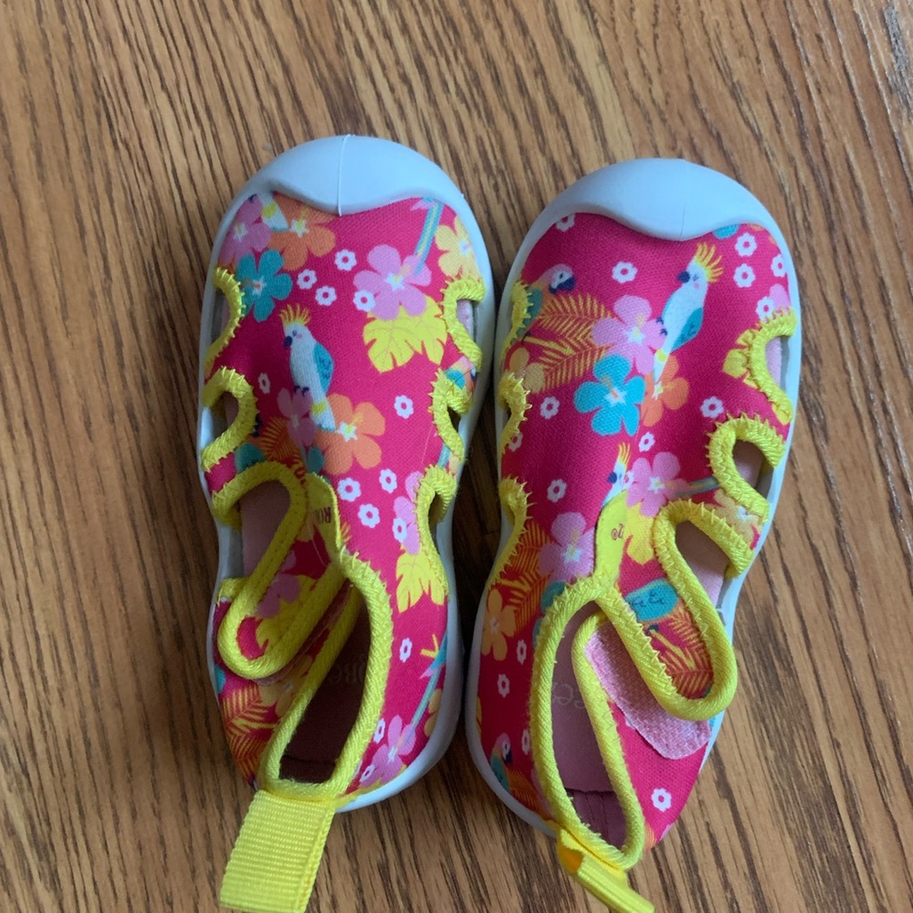 Robeez water shoes size 6 (toddler)